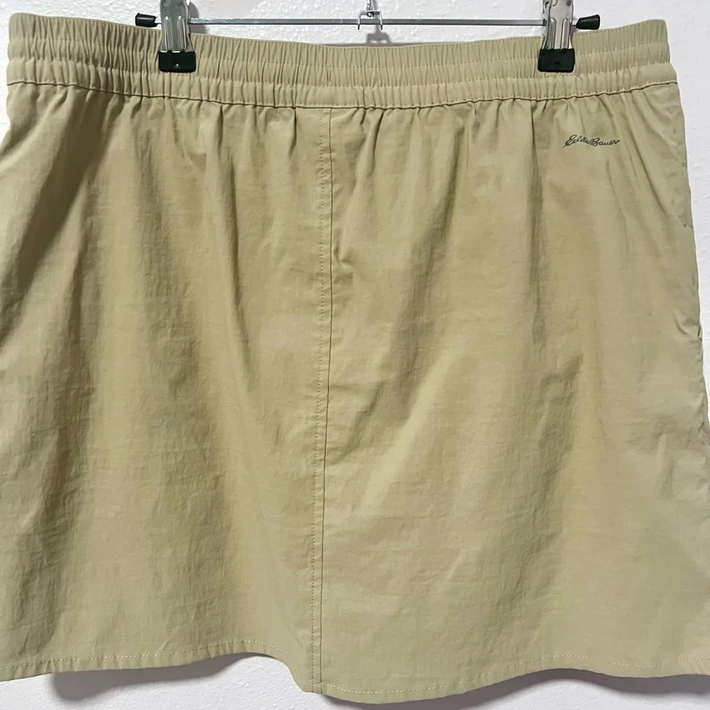 Eddie‎ Bauer tan tulip hem skort medium